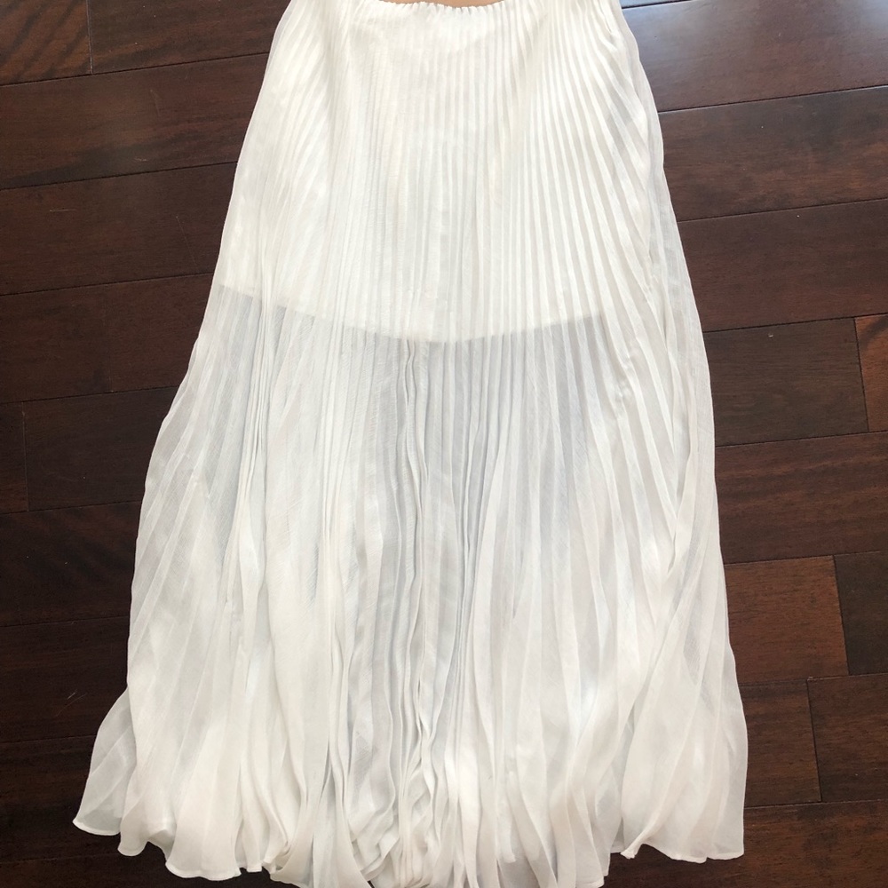 BCBG MaxAzria white stylish skirt.